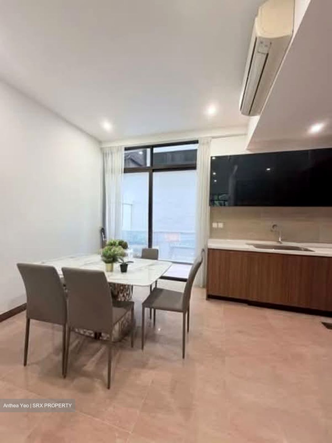 Holland Link (D10), Terrace #559708821